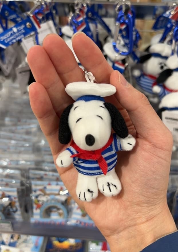 Snoopy 主題的娃娃鑰匙圈
